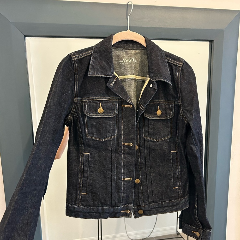 Women’s size, small gap jean jacket